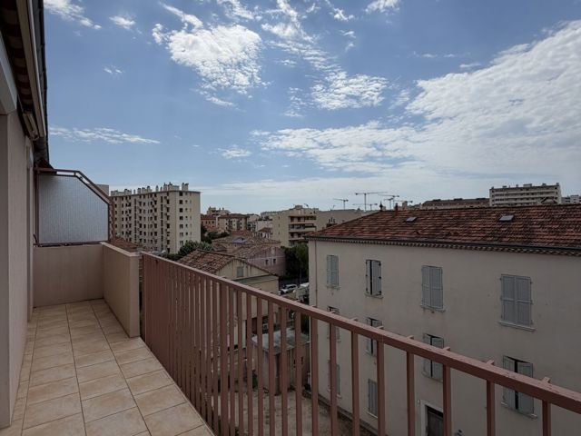 Vente  Appartement T2  de 48 m² à Toulon 125 000 euros Réf: SFN-2046205