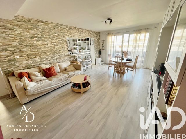 Vente  Appartement T4  de 87 m² à Toulon 222 000 euros Réf: SFN-2046323
