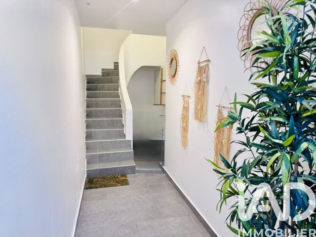 Vente  Appartement T4  de 68 m² à La Crau 205 000 euros Réf: SFN-2048384