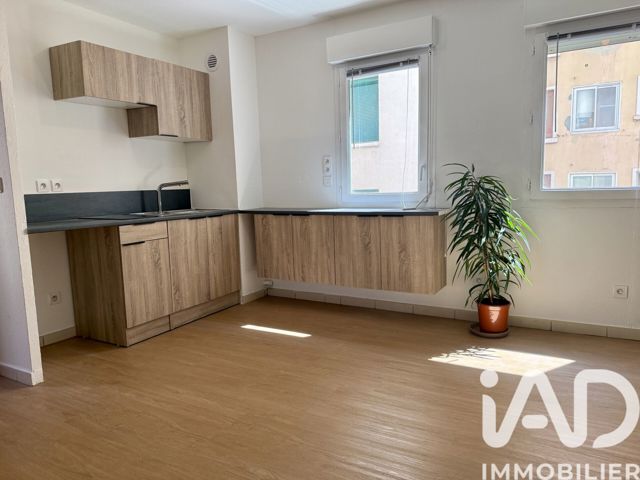 Vente  Appartement T2  de 45 m² à Toulon 138 000 euros Réf: SFN-2020203