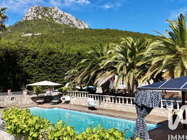 Vente  Maison de 250 m² à La Farlède 1 349 000 euros Réf: SFN-2050448