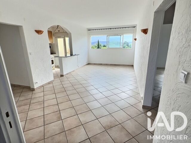 Vente  Appartement T4  de 68 m² à Hyères 165 000 euros Réf: SFN-2051575