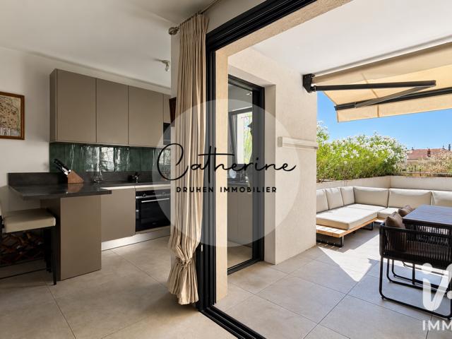 Vente  Appartement F3  de 72 m² à Hyères 479 000 euros Réf: SFN-2055139