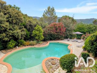 Vente  Maison de 280 m² à Pierrefeu du Var 890 000 euros