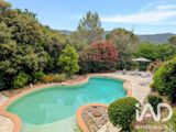 Vente  Maison de 280 m² à Pierrefeu du Var 890 000 euros