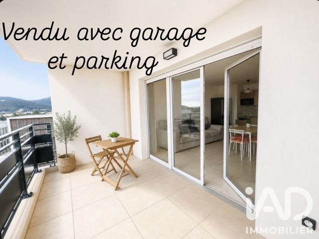 Vente  Appartement F2  de 44 m² à Hyères 295 000 euros Réf: SFN-1935800
