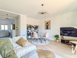Vente  Appartement T3  de 61 m² à La Crau 284 000 euros Réf: SFN-2060733