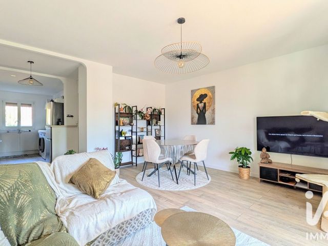 Vente  Appartement T3  de 61 m² à La Crau 284 000 euros Réf: SFN-2060733
