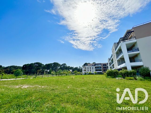 Vente  Appartement T2  de 38 m² à La Londe les Maures 207 000 euros Réf: SFN-2062360