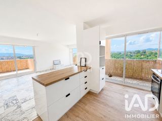 Vente  Appartement T3  de 83 m² à Saint Raphaël 325 000 euros Réf: SFN-2063853