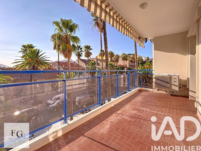 Vente  Appartement F2  de 64 m² à Hyères 229 000 euros Réf: SFN-2034095