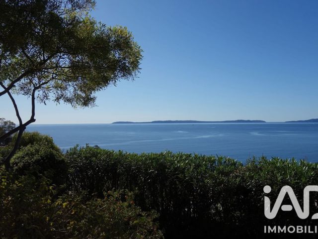 Vente  Appartement T2  de 30 m² au Lavandou 250 000 euros Réf: SFN-2064327