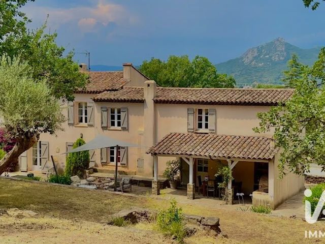 Vente  Maison de 220 m² à Hyères 1 999 900 euros Réf: SFN-2063152