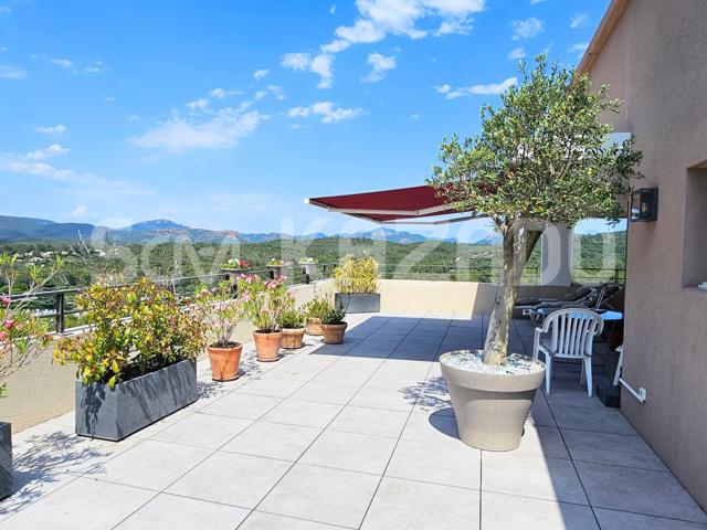 Vente  Appartement T4  de 87 m² à Saint Raphaël 580 000 euros Réf: SFN-2065064
