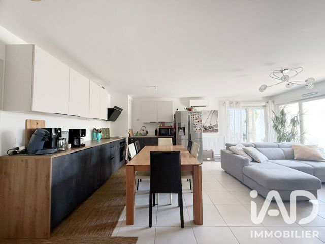 Vente  Appartement T3  de 71 m² à Pierrefeu du Var 299 000 euros Réf: SFN-2066594