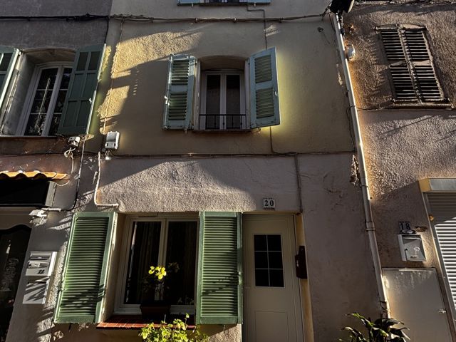 Vente  Maison de 66 m² à Roquebrune sur Argens 206 960 euros Réf: SFN-1929941