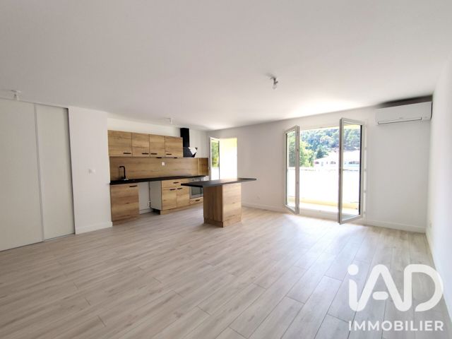 Vente  Appartement T3  de 66 m² à Hyères 339 000 euros Réf: SFN-2036886