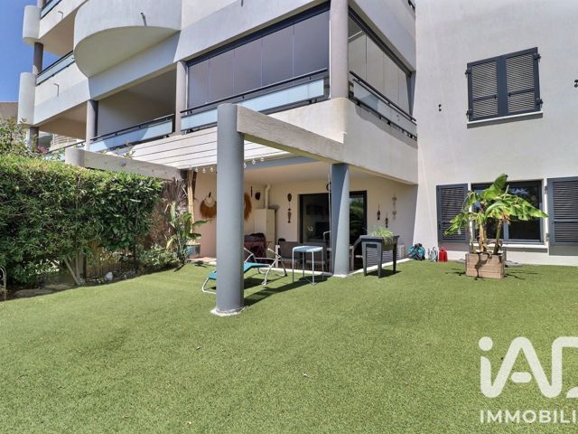 Vente  Appartement F2  de 65 m² à Bormes les Mimosas 445 000 euros Réf: SFN-2055428