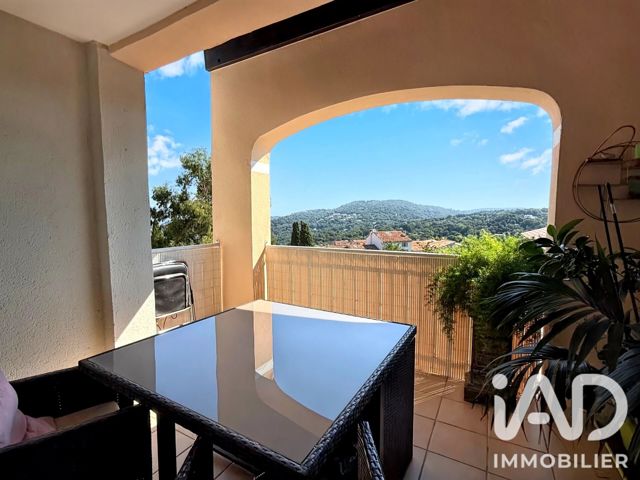 Vente  Appartement T3  de 60 m² à La Garde Freinet 260 000 euros Réf: SFN-2076353