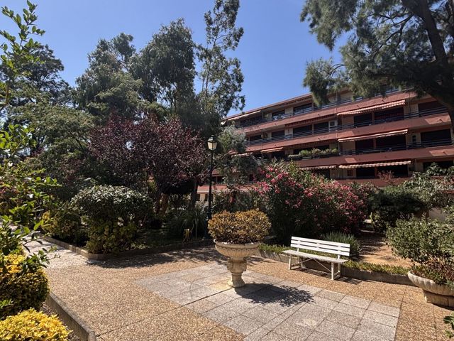 Vente  Appartement F2  de 57 m² à Cavalaire sur Mer 250 000 euros Réf: SFN-2077052