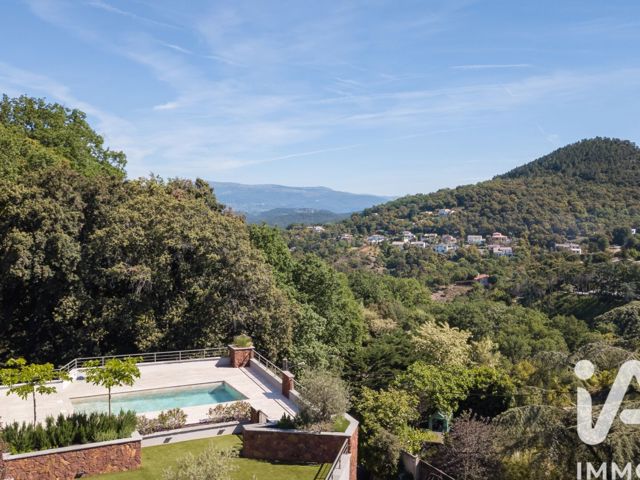 Vente  Appartement T4  de 102 m² à Les Adrets de l'Estérel 695 000 euros Réf: SFN-2003087