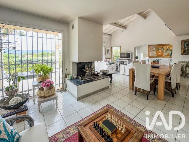 Vente  Maison de 163 m² à Fréjus 185 000 euros Réf: SFN-2076920