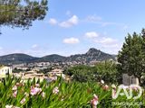 Vente  Appartement T3  de 66 m² à Hyères 339 000 euros