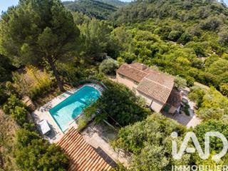 Vente  Maison de 265 m² à Belgentier 549 000 euros
