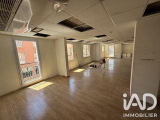 Vente  Local commercial de 170 m² à Fréjus 495 280 euros Réf: SFN-2079580