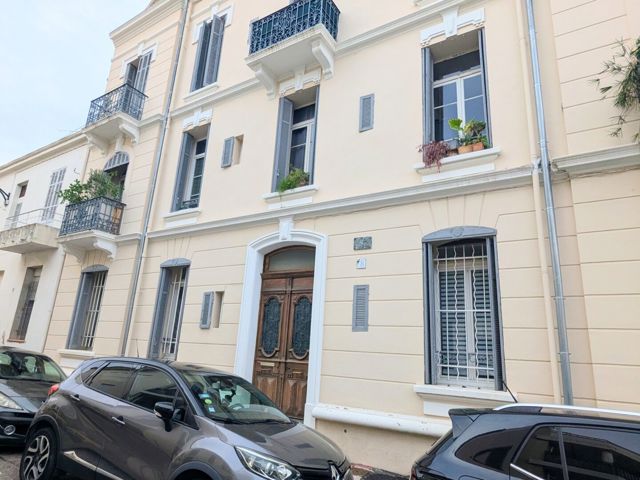 Vente  Appartement F2  de 67 m² à Hyères 175 000 euros Réf: SFN-1873407