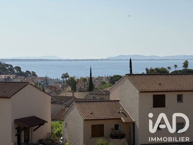 Vente  Appartement T3  de 60 m² à Carqueiranne 435 000 euros Réf: SFN-2039633