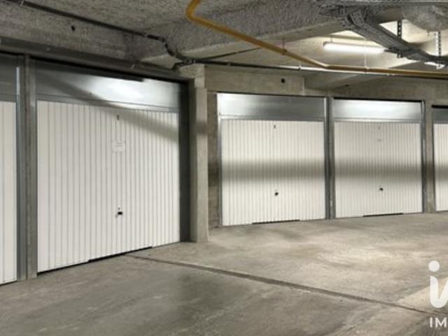 Vente  Garage de 13 m² à Fréjus 25 000 euros Réf: SFN-2082012
