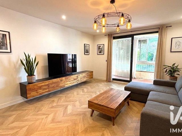 Vente  Appartement T3  de 66 m² à Fréjus 245 000 euros Réf: SFN-2083354