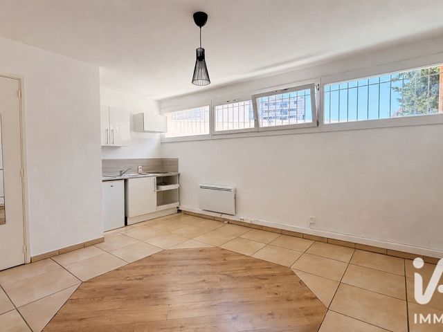 Vente  Studio de 20 m² à Hyères 87 000 euros Réf: SFN-2084440