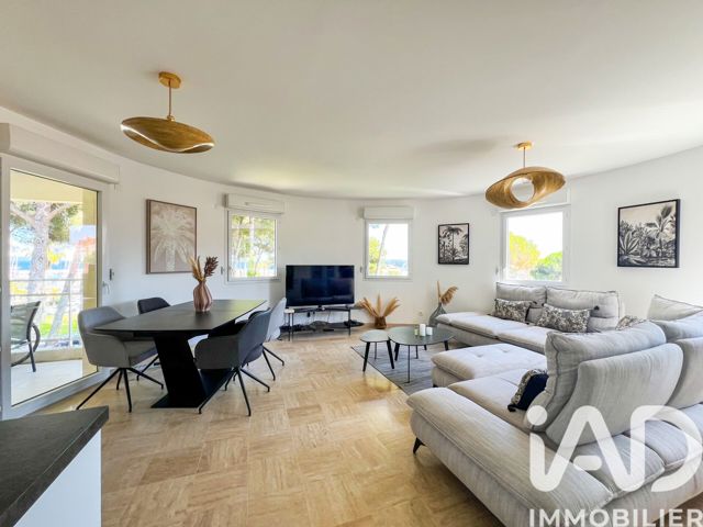 Vente  Appartement T4  de 90 m² à Hyères 855 000 euros Réf: SFN-2047568