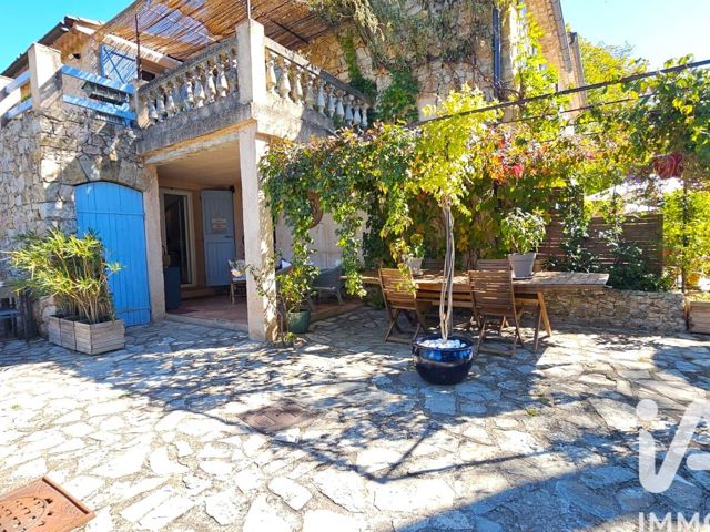 Vente  Appartement T3  de 76 m² à Villecroze 263 000 euros Réf: SFN-2024729