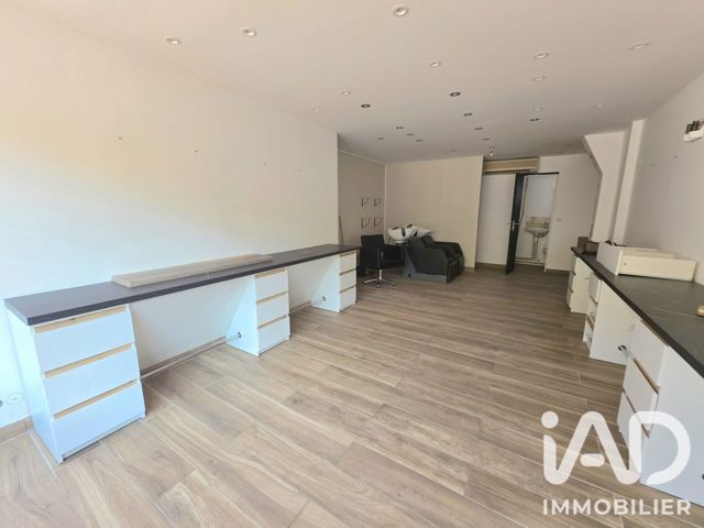 Vente  Local commercial de 36 m² à Fréjus 250 000 euros Réf: SFN-2086420