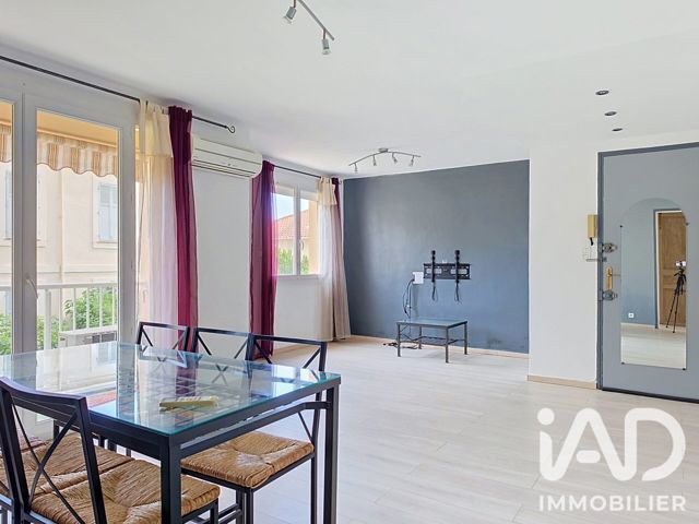 Vente  Appartement F3  de 63 m² à Hyères 259 990 euros Réf: SFN-2091243