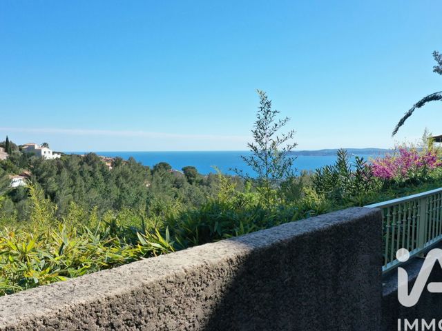 Vente  Appartement T2  de 36 m² à Roquebrune sur Argens 185 000 euros Réf: SFN-1990708