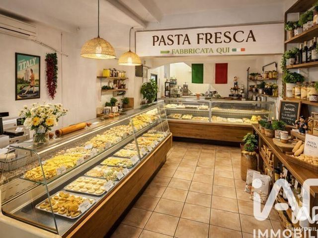 Vente  Local commercial de 60 m² à Saint Maximin la Sainte Baume 15 500 euros Réf: SFN-2041333