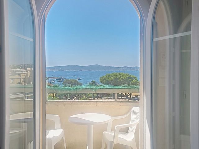 Vente  Appartement T2  de 39 m² à Sainte Maxime 389 000 euros Réf: SFN-2093002