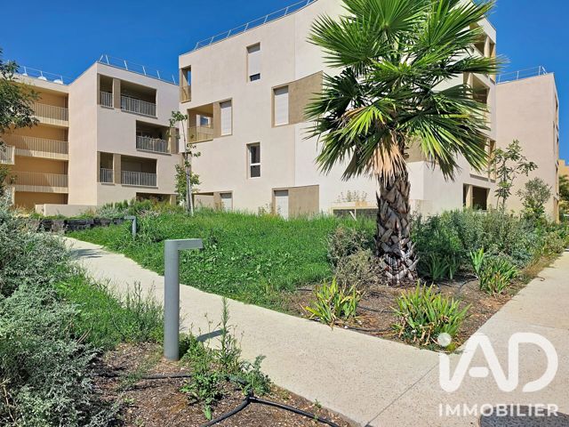 Vente  Appartement T4  de 88 m² à Hyères 341 000 euros Réf: SFN-2094943