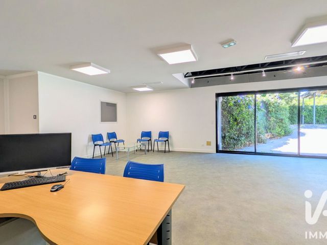 Vente  Local commercial de 120 m² à Hyères 323 000 euros Réf: SFN-2092459