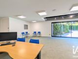 Vente  Local commercial de 120 m² à Hyères 323 000 euros