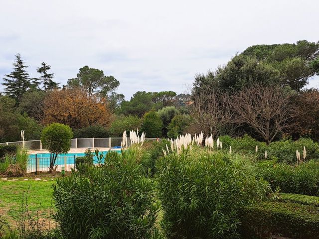 Vente  Appartement T3  de 74 m² à Saint Raphaël 439 000 euros Réf: SFN-2098497