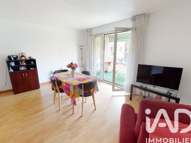 Vente  Appartement T2  de 55 m² à Hyères 115 000 euros Réf: SFN-2022648