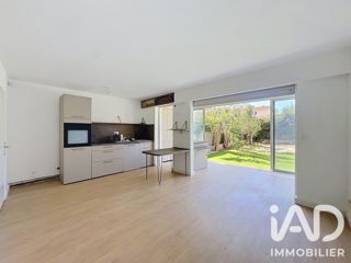Vente  Appartement F3  de 65 m² à Six-Fours 395 000 euros Réf: SFN-2052653