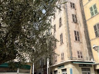Vente  Appartement T2  de 31 m² à Toulon 68 500 euros