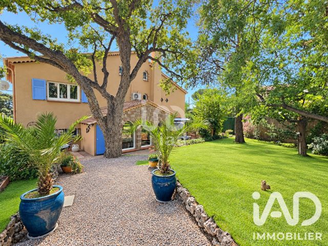 Vente  Maison de 175 m² à Saint Raphaël 939 000 euros Réf: SFN-2105361