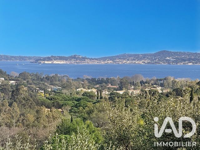 Vente  Appartement T2  de 35 m² à Grimaud 242 000 euros Réf: SFN-2108236